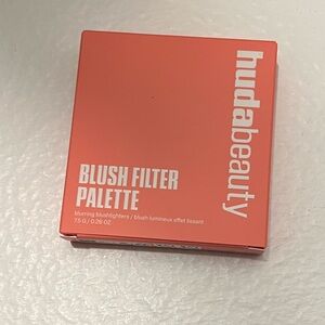 HUDA BEAUTY - Blush Filter Blurring Blushlighters Palette - NEW